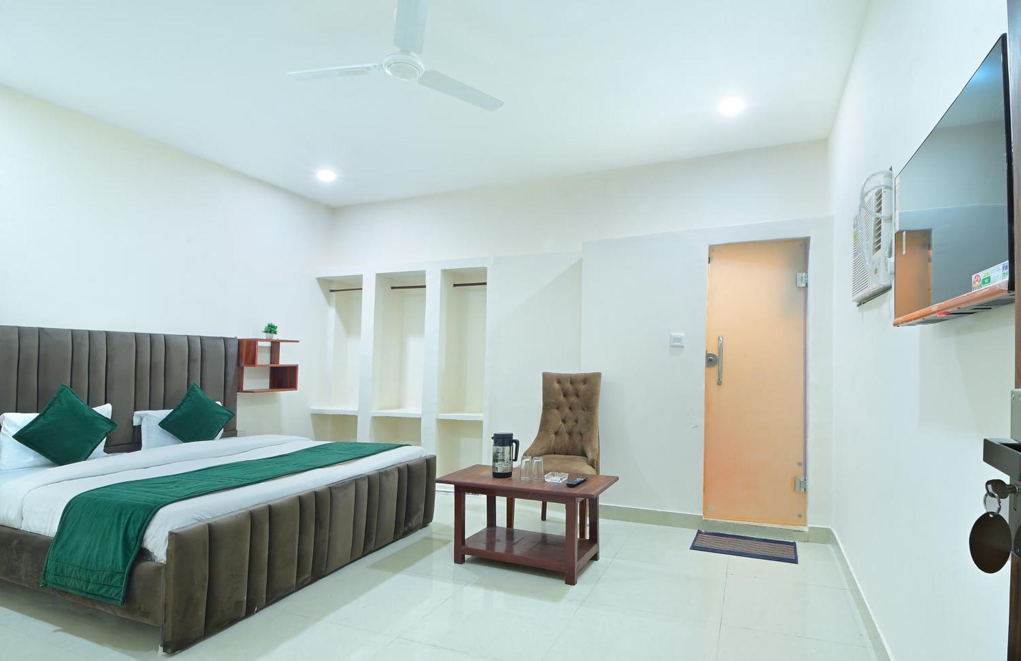 Chowdhry Tourist Lodge - New Delhi Railway Station - 2 Minutes Walk Zewnętrze zdjęcie