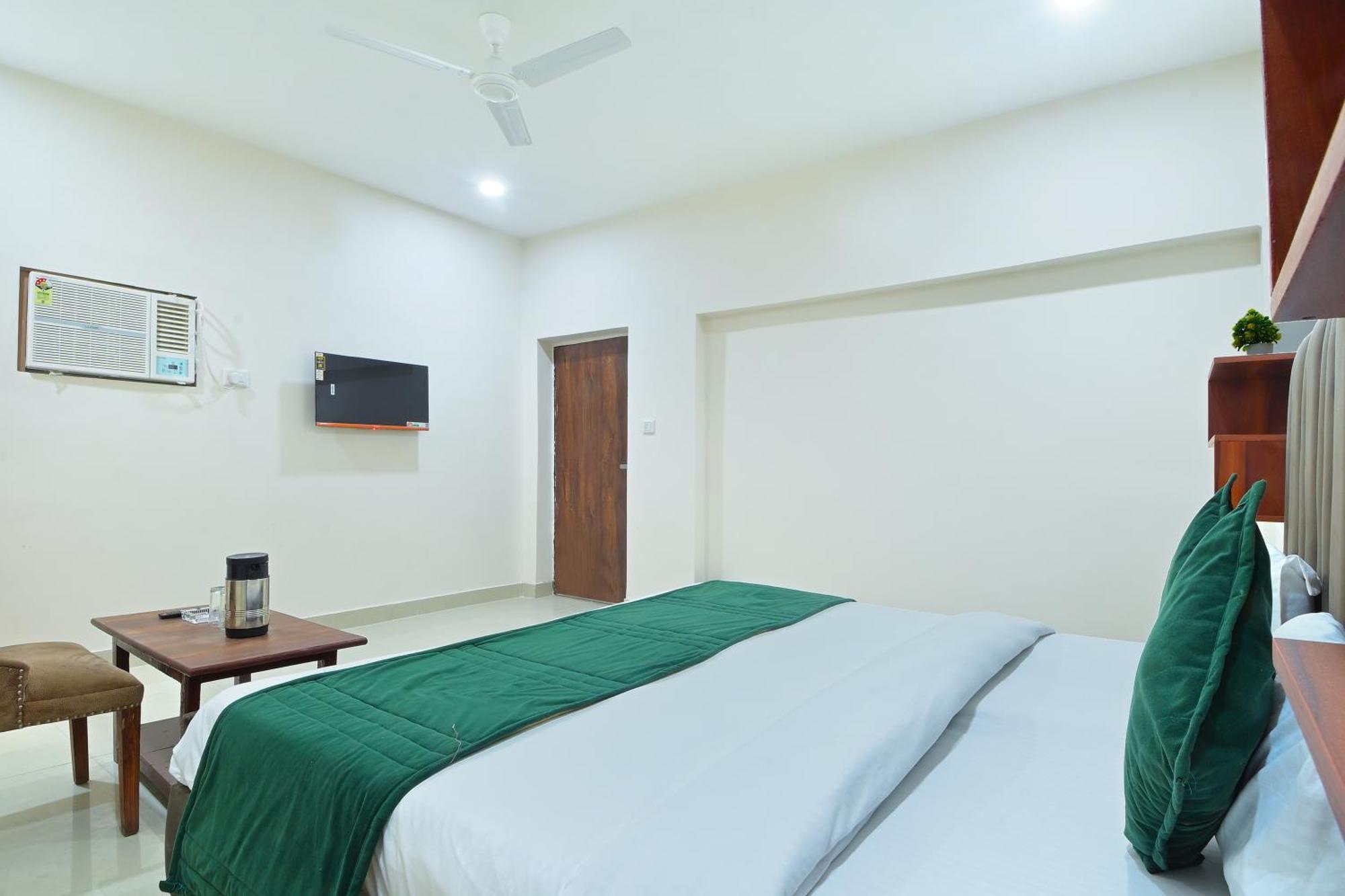 Chowdhry Tourist Lodge - New Delhi Railway Station - 2 Minutes Walk Zewnętrze zdjęcie