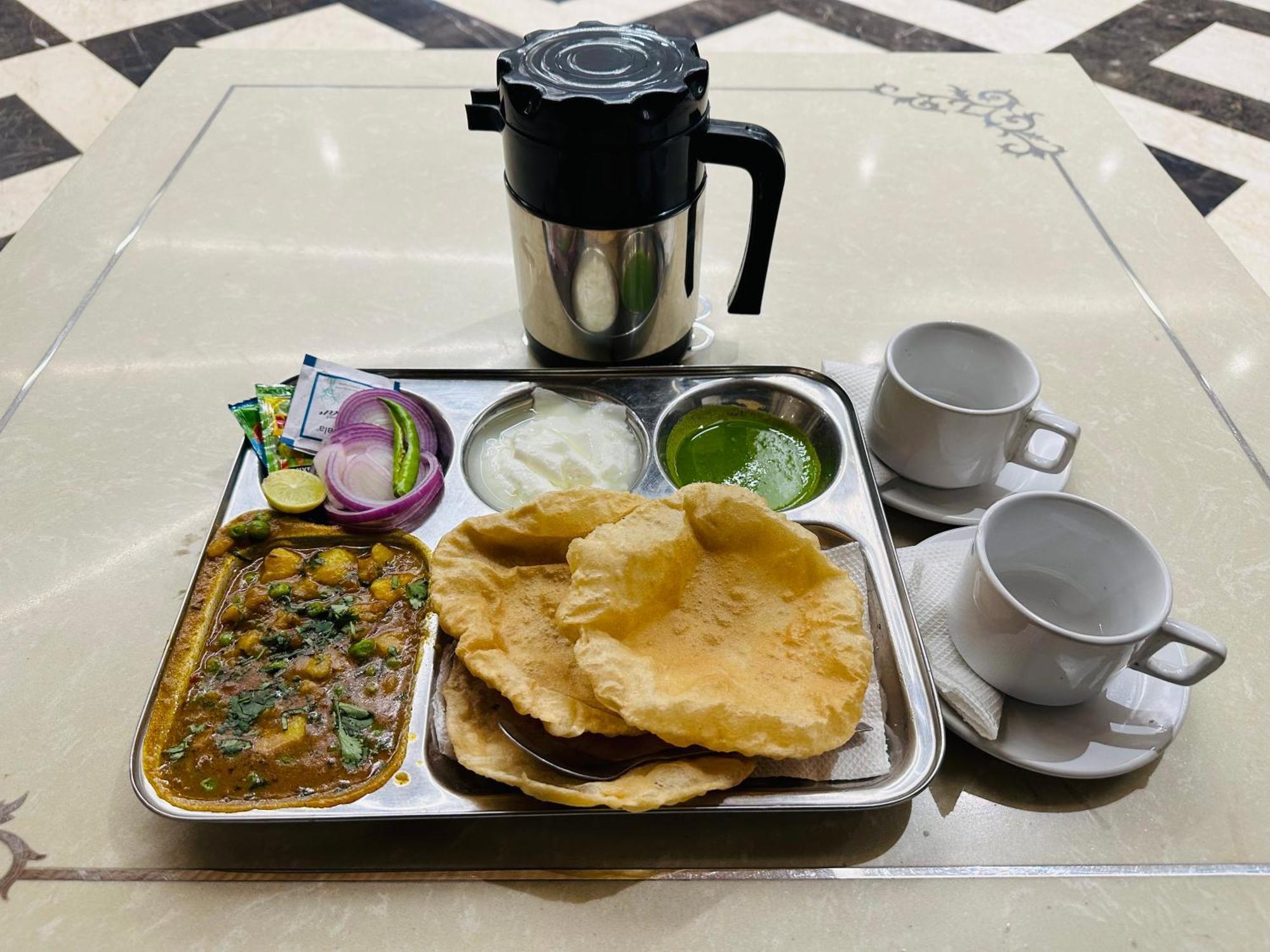 Chowdhry Tourist Lodge - New Delhi Railway Station - 2 Minutes Walk Zewnętrze zdjęcie