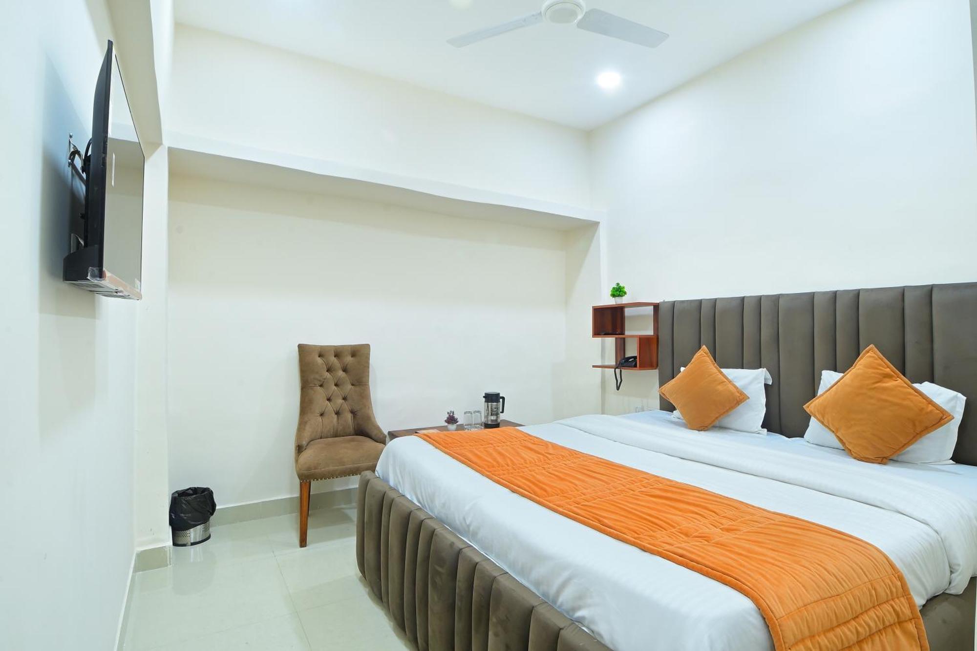 Chowdhry Tourist Lodge - New Delhi Railway Station - 2 Minutes Walk Zewnętrze zdjęcie
