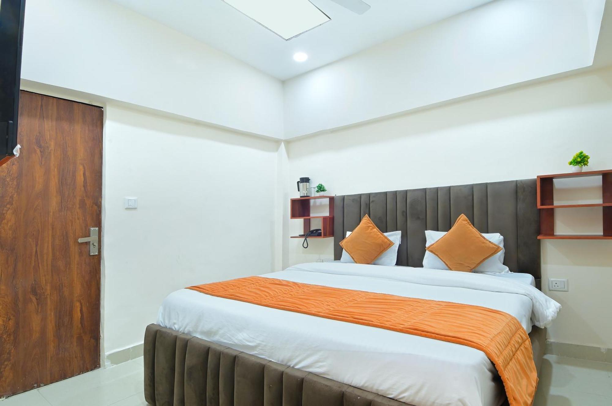 Chowdhry Tourist Lodge - New Delhi Railway Station - 2 Minutes Walk Zewnętrze zdjęcie