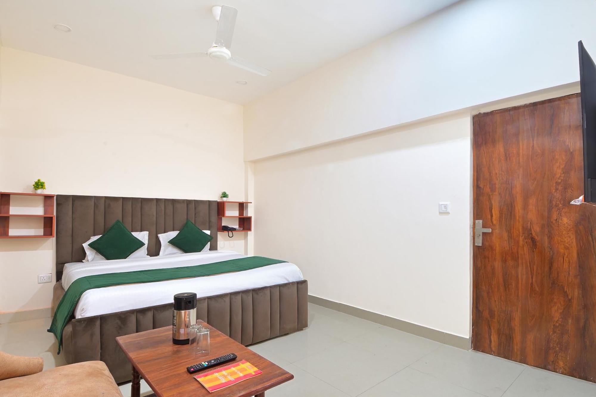 Chowdhry Tourist Lodge - New Delhi Railway Station - 2 Minutes Walk Zewnętrze zdjęcie