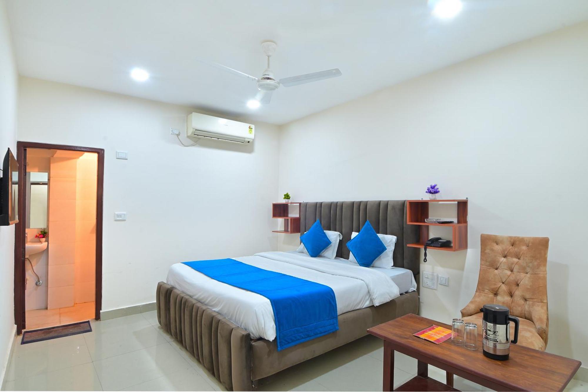Chowdhry Tourist Lodge - New Delhi Railway Station - 2 Minutes Walk Zewnętrze zdjęcie