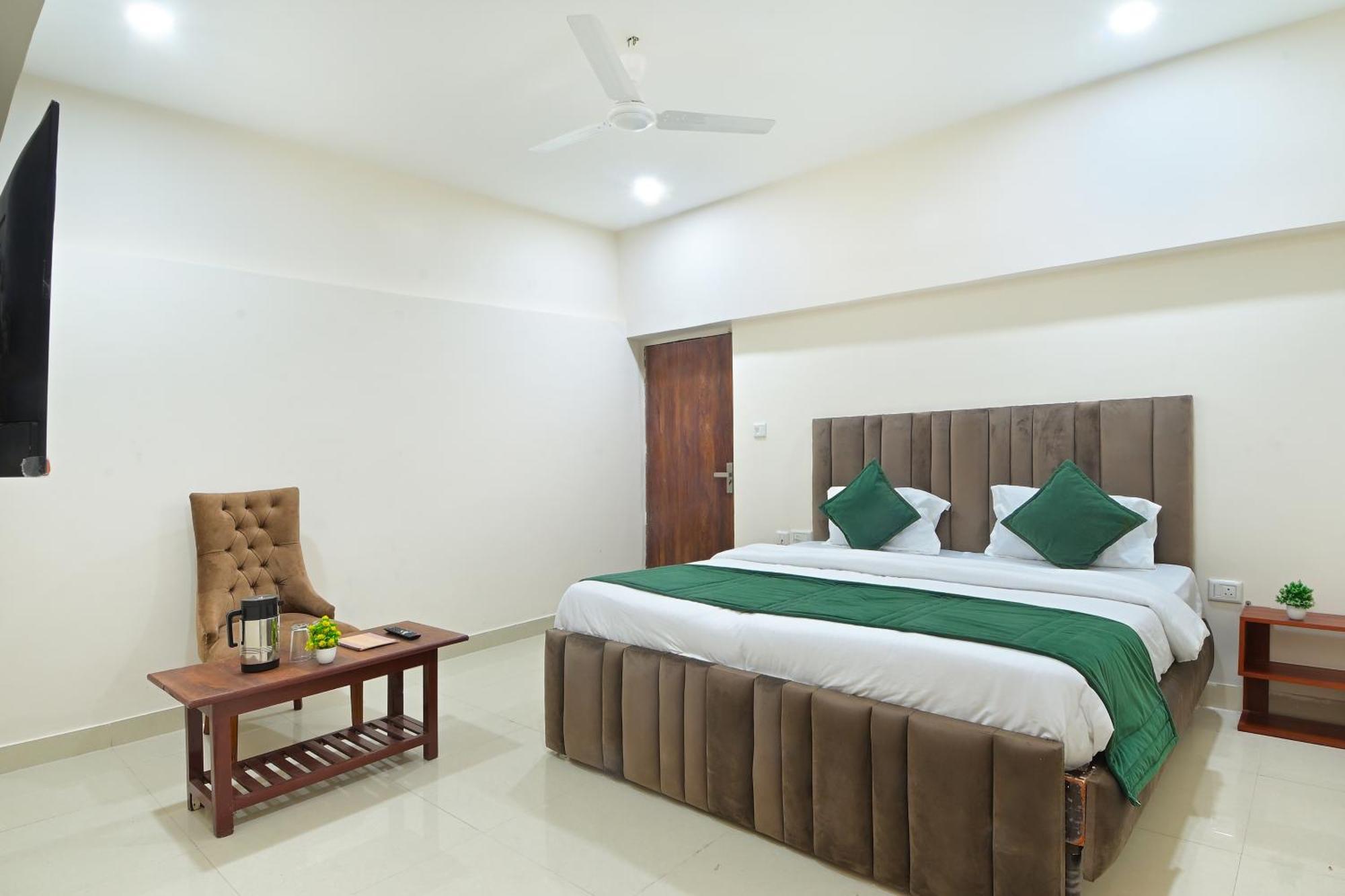 Chowdhry Tourist Lodge - New Delhi Railway Station - 2 Minutes Walk Zewnętrze zdjęcie