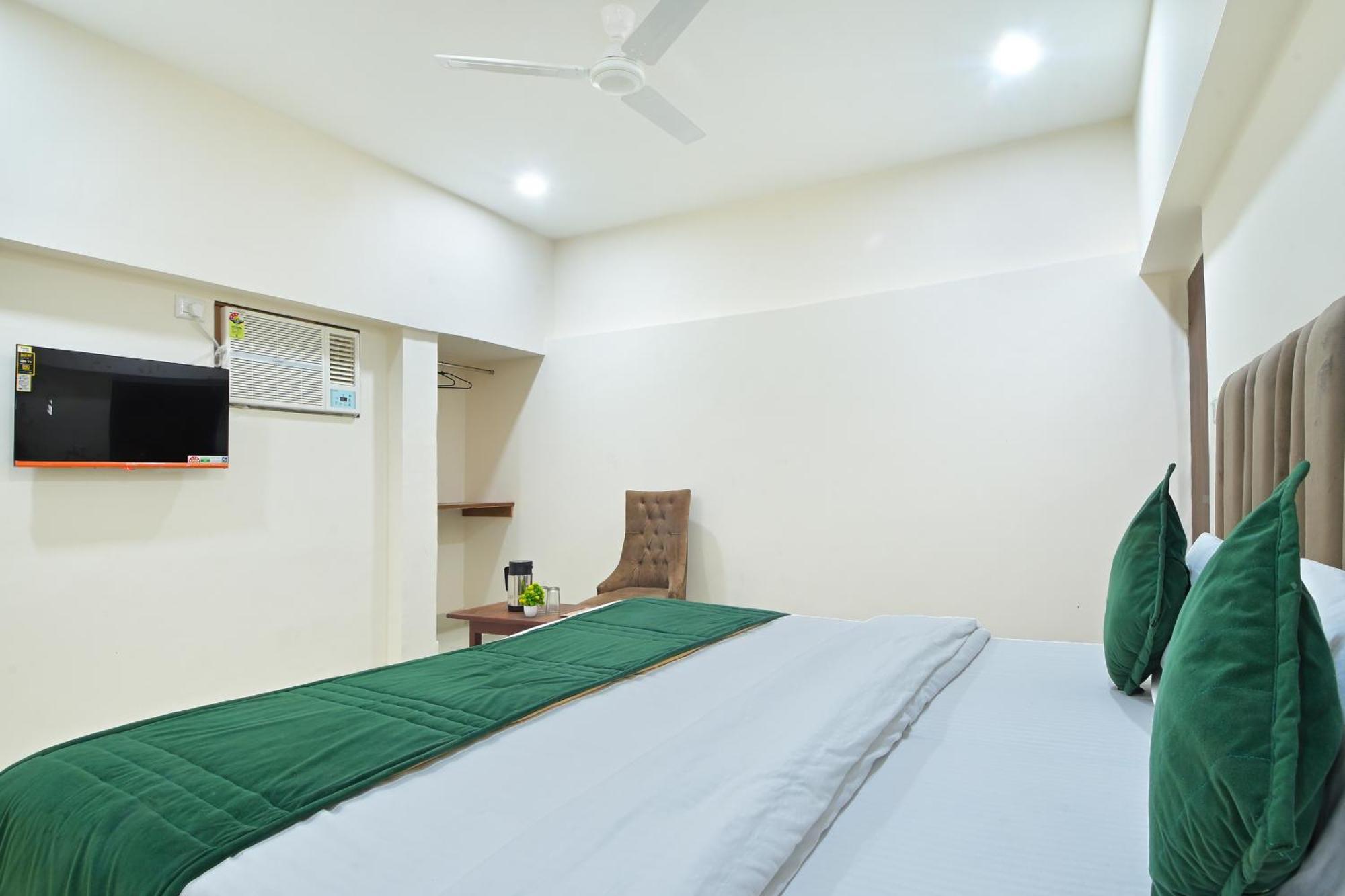 Chowdhry Tourist Lodge - New Delhi Railway Station - 2 Minutes Walk Zewnętrze zdjęcie